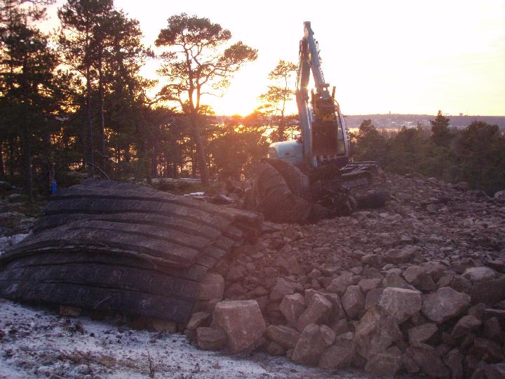 grundarbeten 43124 tomt 4.JPG - en fin stämningsbild, trots grova markarbeten